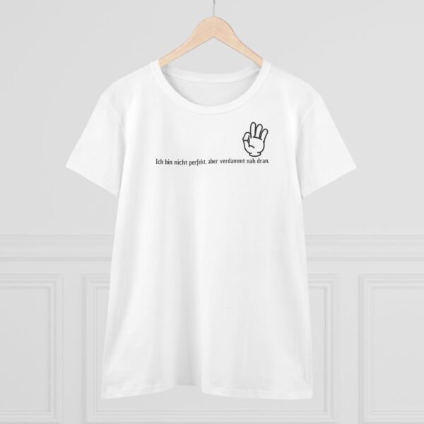 Lässiges Damen-T-Shirt: Nicht perfekt, aber verdammt nah dran – Bild 3